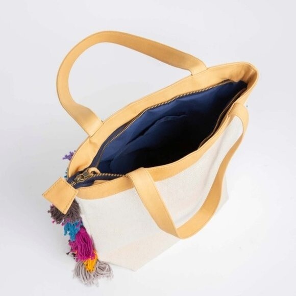 NWOT  - Noonday Collection La Gloria Bag Colorful Yarn Tassel Tote -  RETIRED - Picture 4 of 6